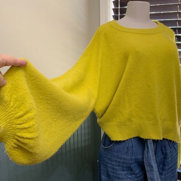 Lumiere Neon Yellow Balloon Sleeve Fuzzy Crewneck Sweater Size Large - Picture 3 of 8